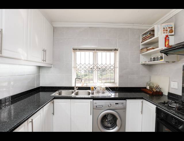 3 BEDROOM TOWNHOUSE FOR SALE IN RED HILL